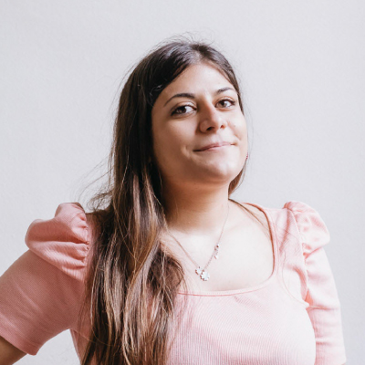Jennifer-Puglisi-SOCIAL MEDIA-COMMUNITY-MANAGER-HAPPY-MINDS