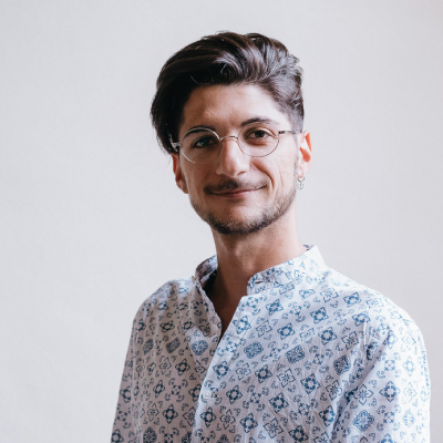 Michele Santoro - Copywriter e Strategist Michele Santoro, Copywriter e Strategist di Happy Minds