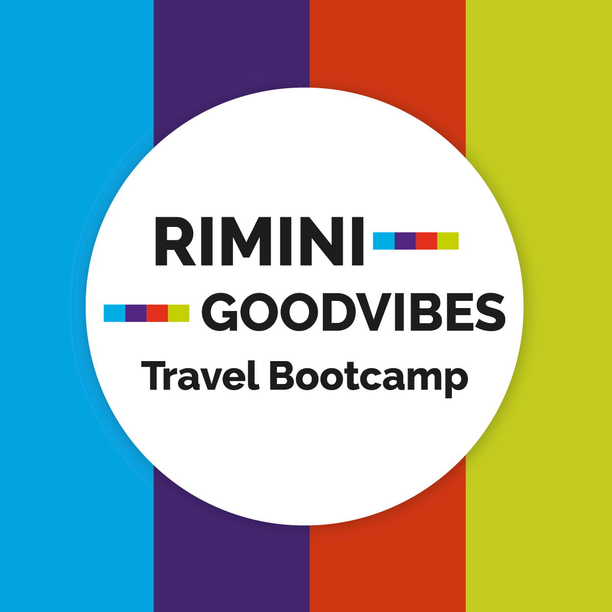 Logo ufficiale “Rimini Good Vibes Travel Bootcamp” al centro di uno sfondo con fasce verticali colorate in blu, viola, rosso e verde lime. Lo stile è grafico, moderno e riconoscibile.